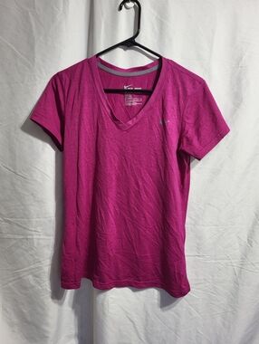 Nike Women's Magenta V-Neck Short Sleeve Performance Tee, Size Medium
